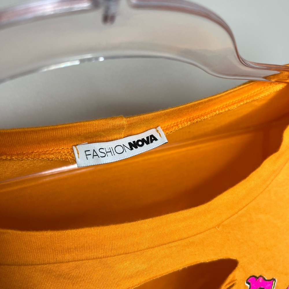 FASHION NOVA orange short sleeve cropped tee w/front knot, stressed cut outs - Picture 3 of 4